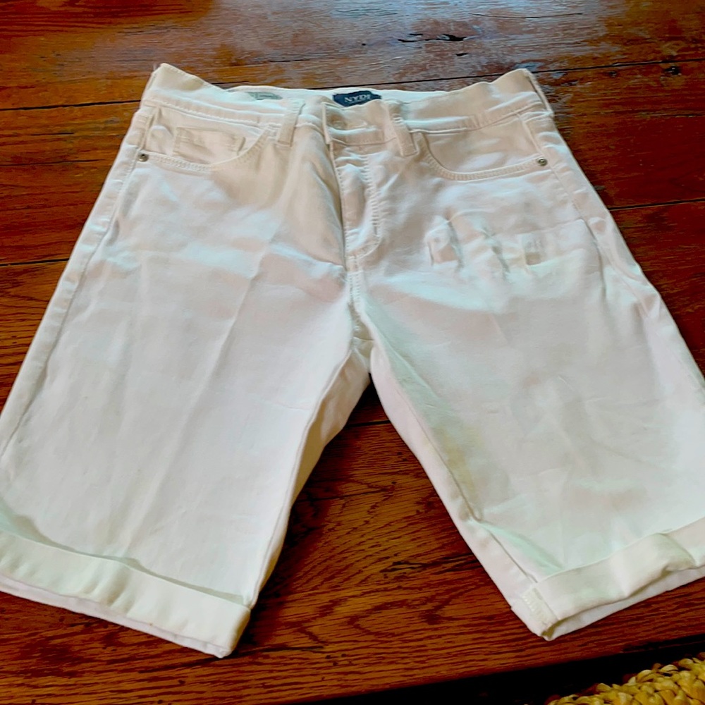 NY DJ white jean shorts size 6